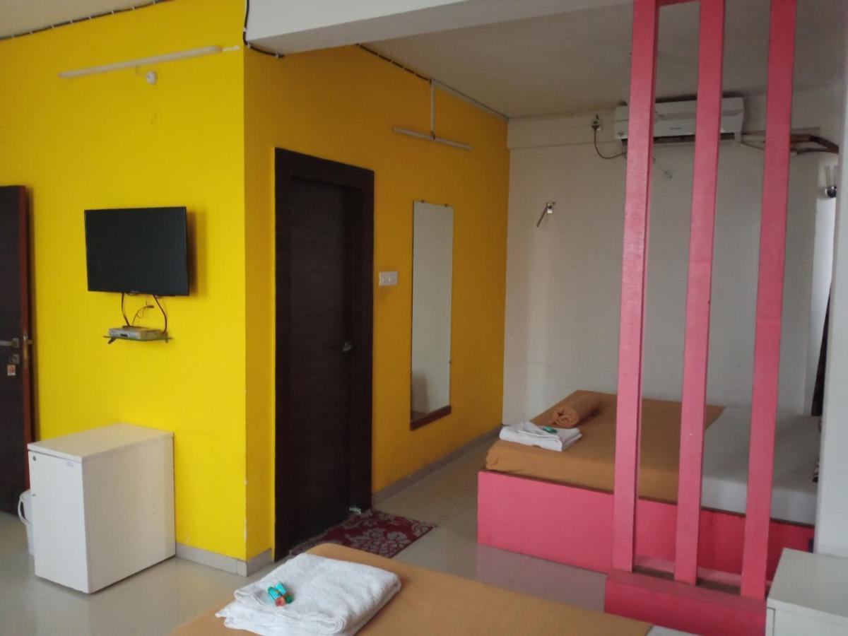 Malhar Palace Hotel Shirdi Exterior photo